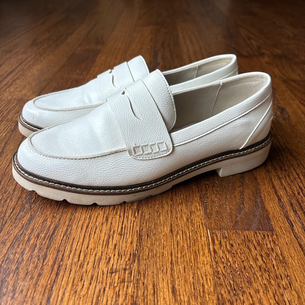 Women’s Anne Klein White Loafers Size 7.5